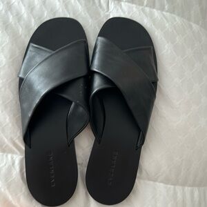 Everlane Day Crissover Sandal. Made of buttery soft leather. Worn only once!